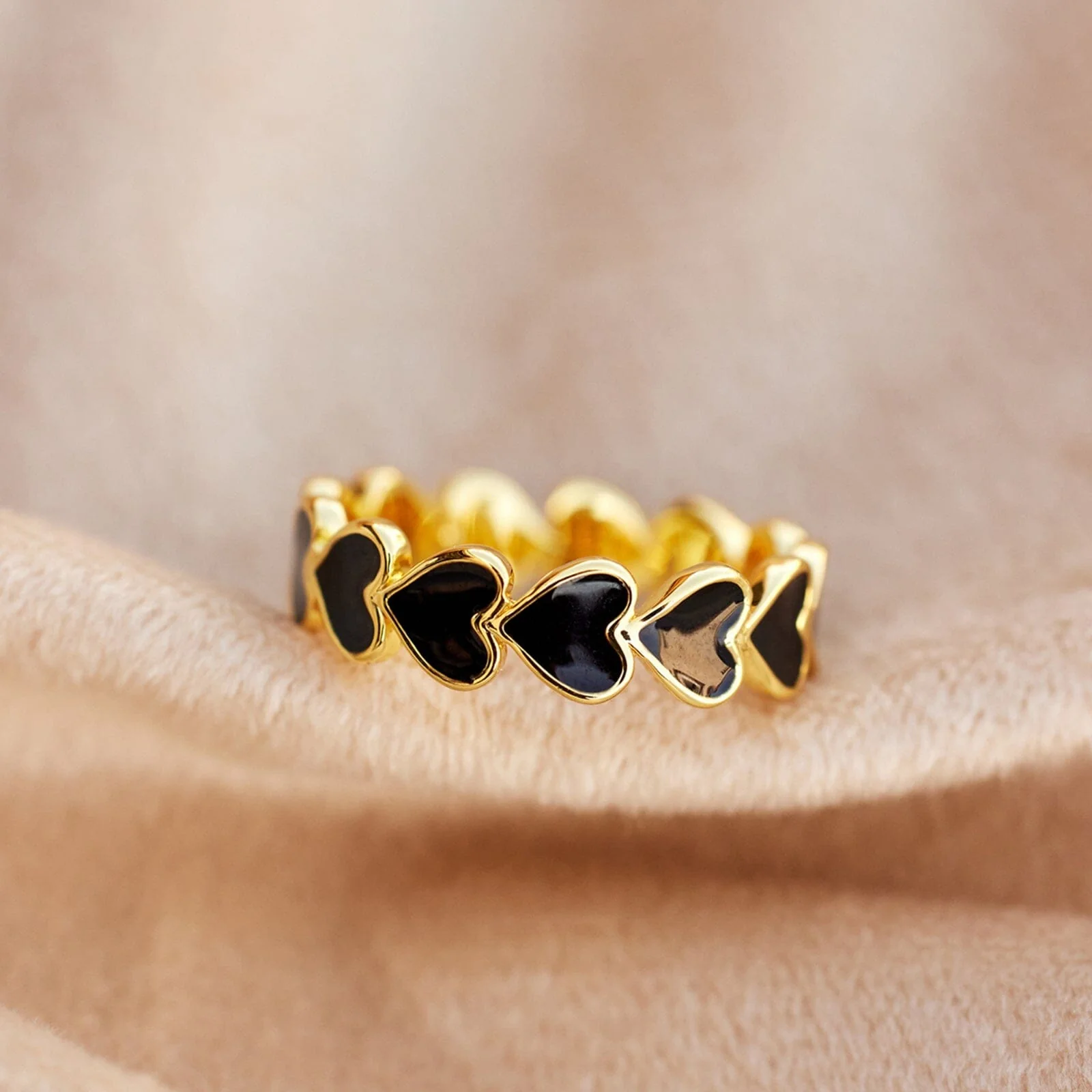 Love Hearts Band Ring - Image 12