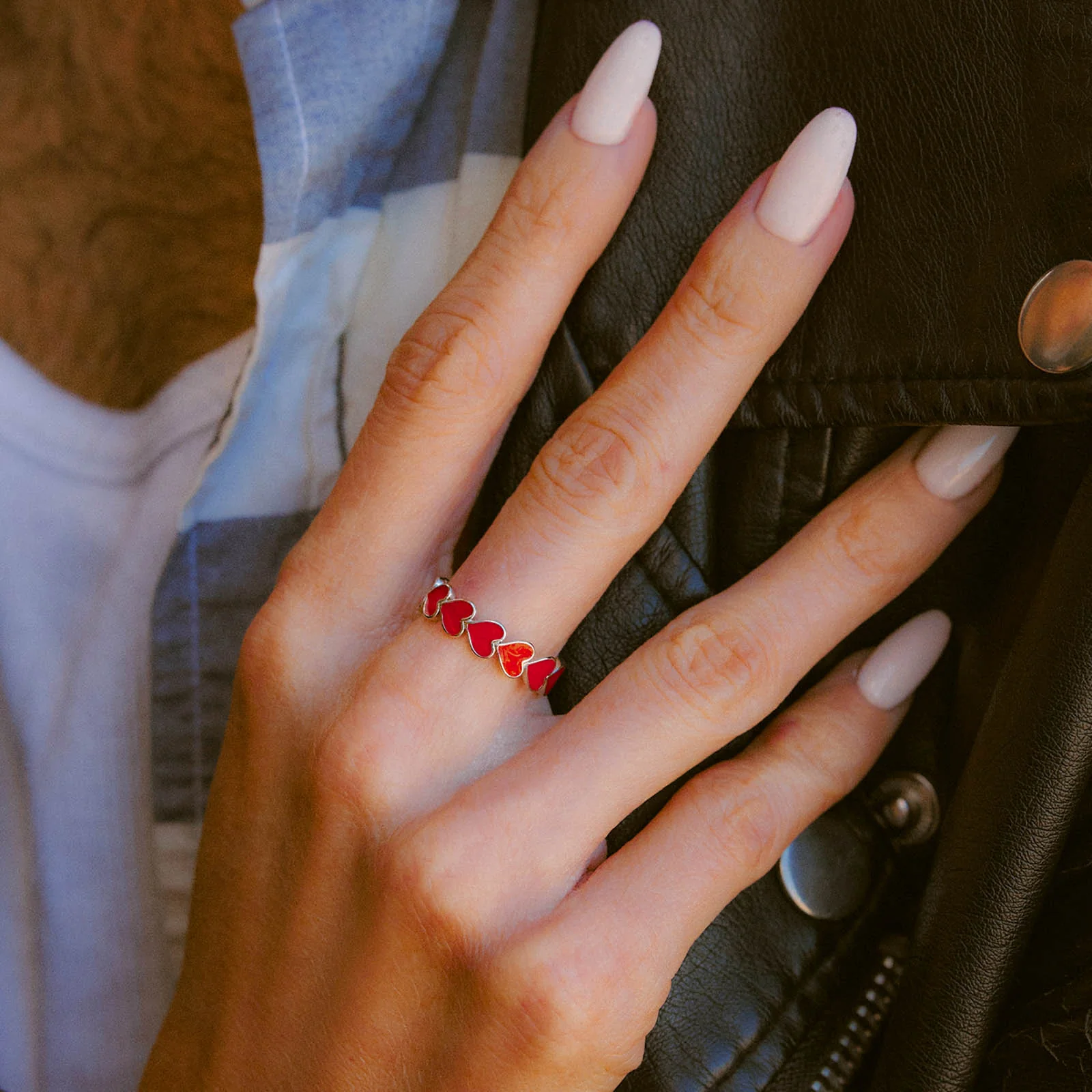 Love Hearts Band Ring - Image 13