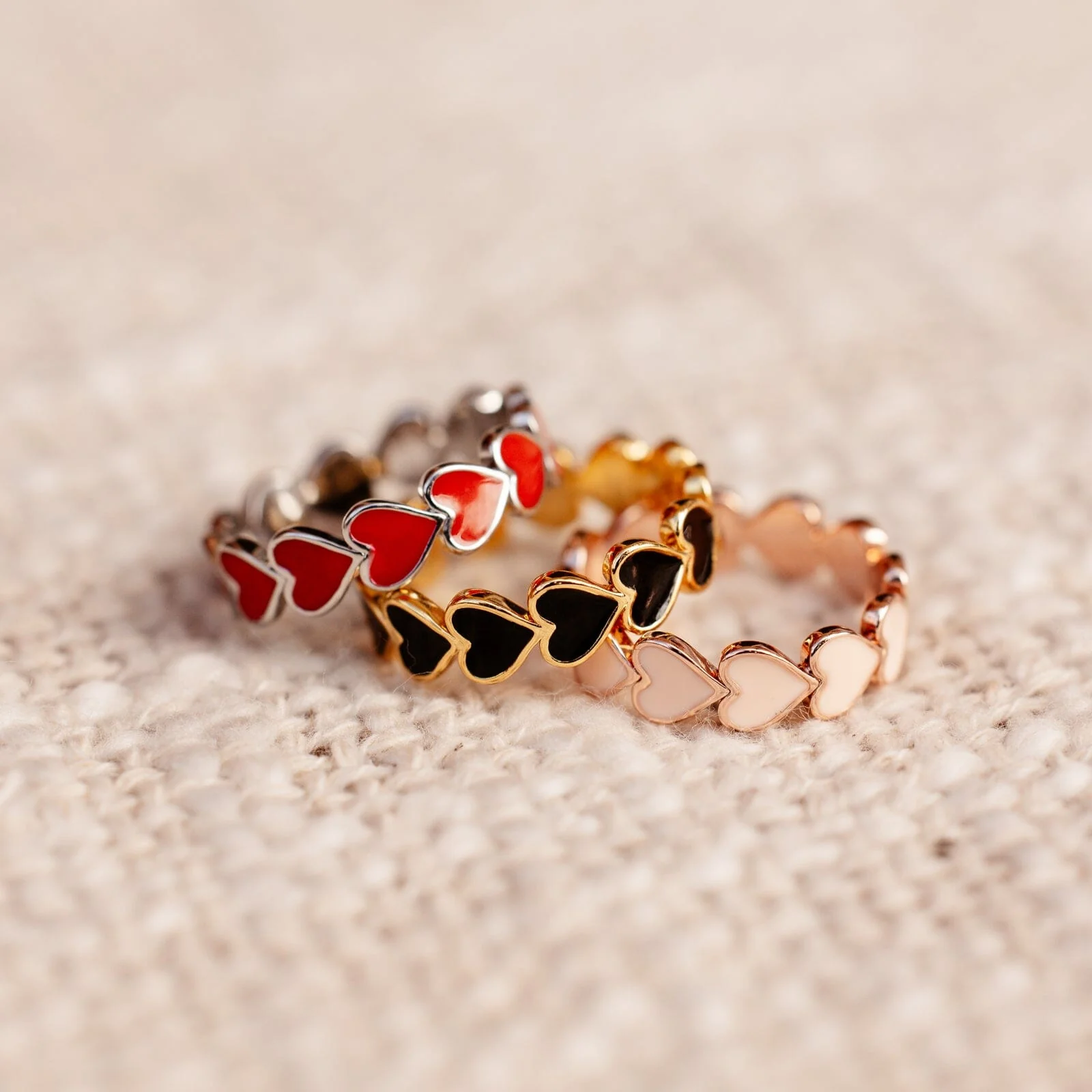 Love Hearts Band Ring - Image 4