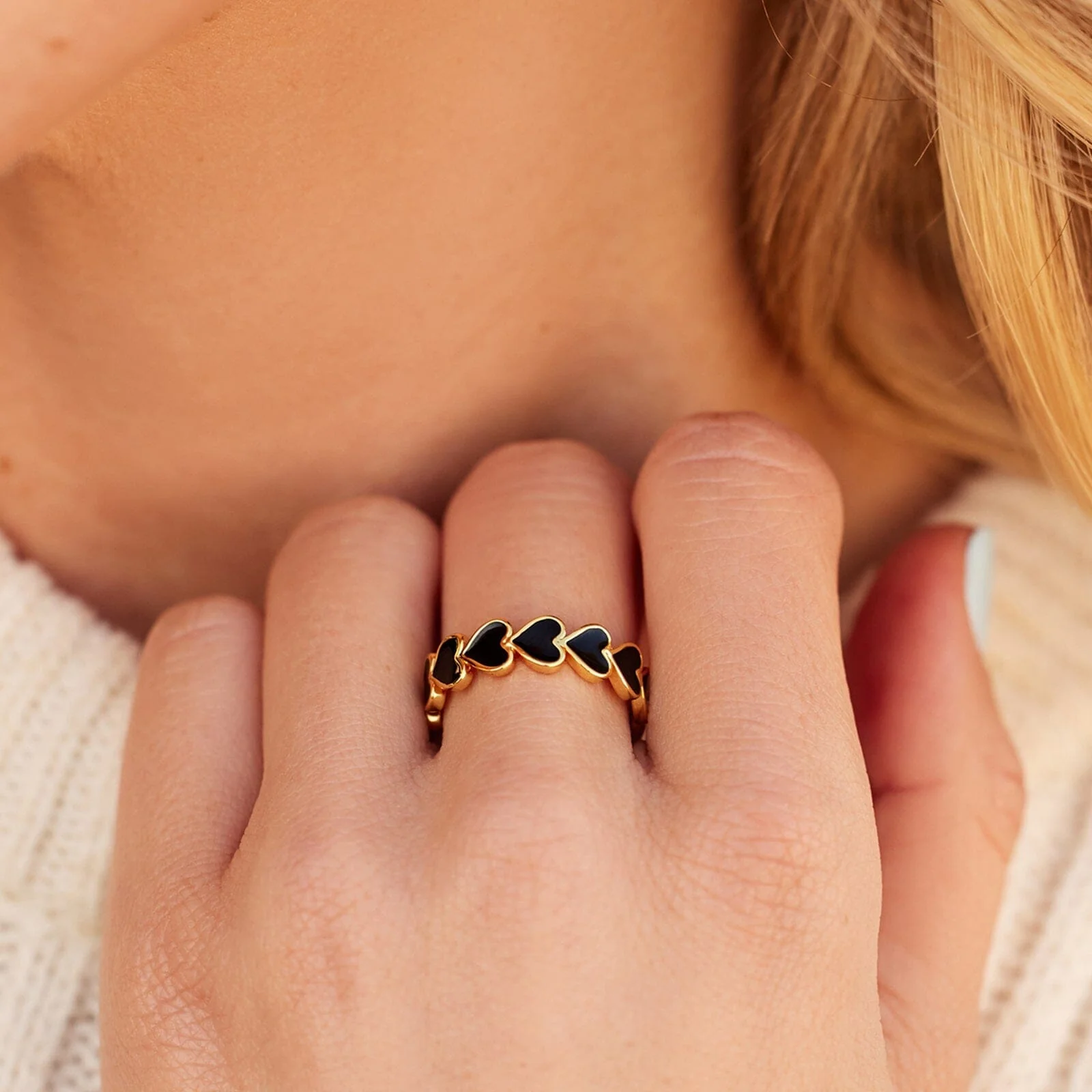 Love Hearts Band Ring - Image 5