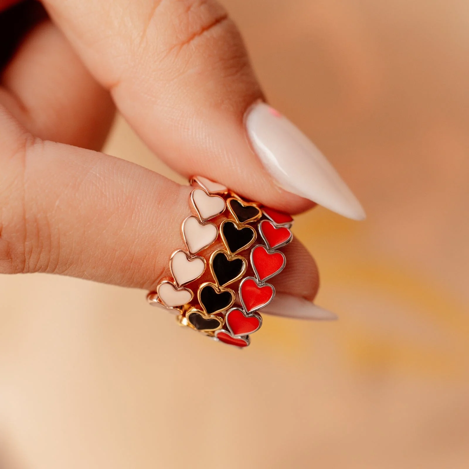 Love Hearts Band Ring - Image 6