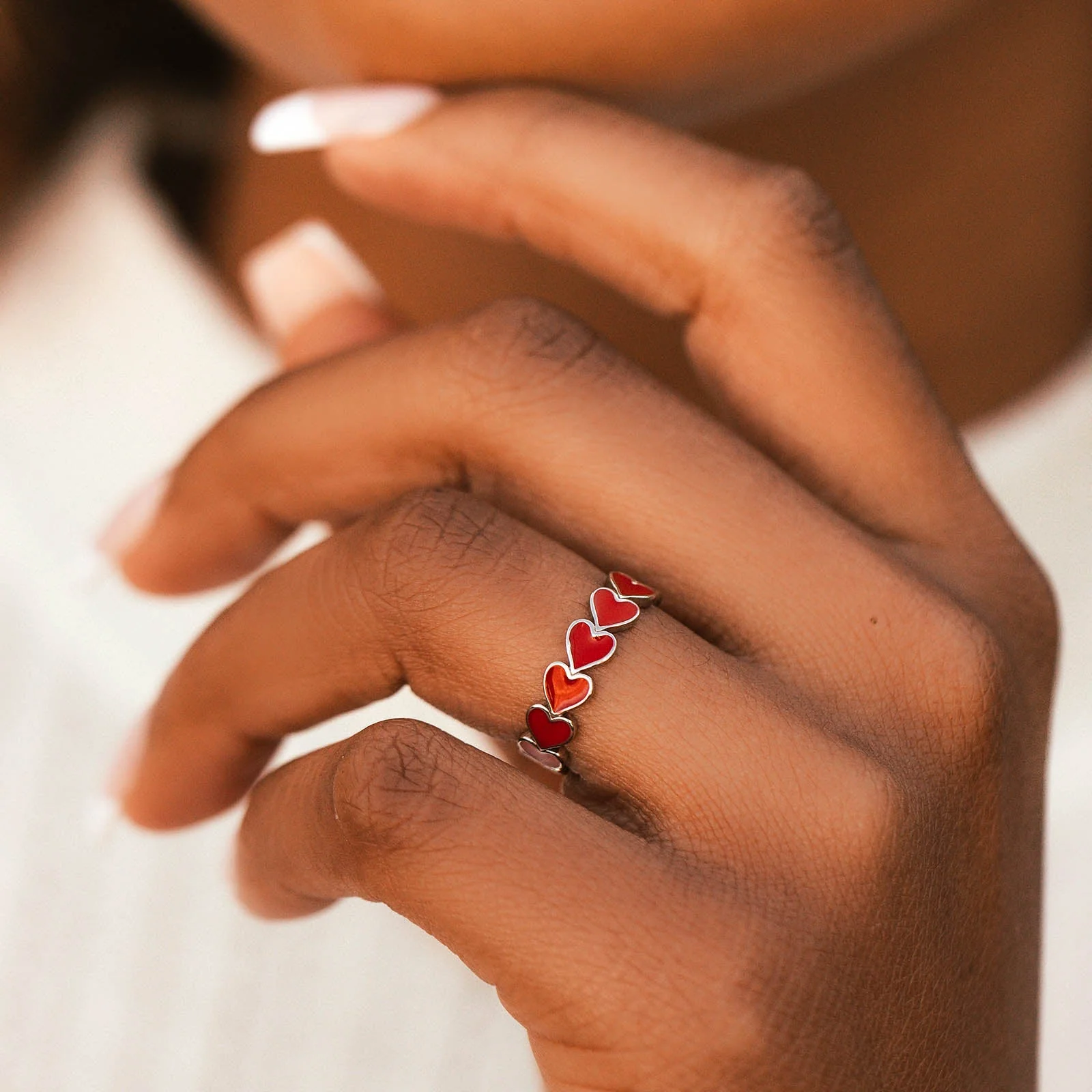 Love Hearts Band Ring - Image 7